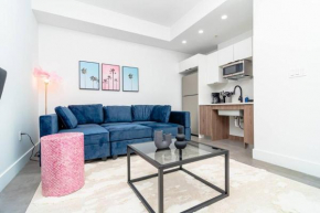 King Bed brand new Oasis minutes to Brickell
